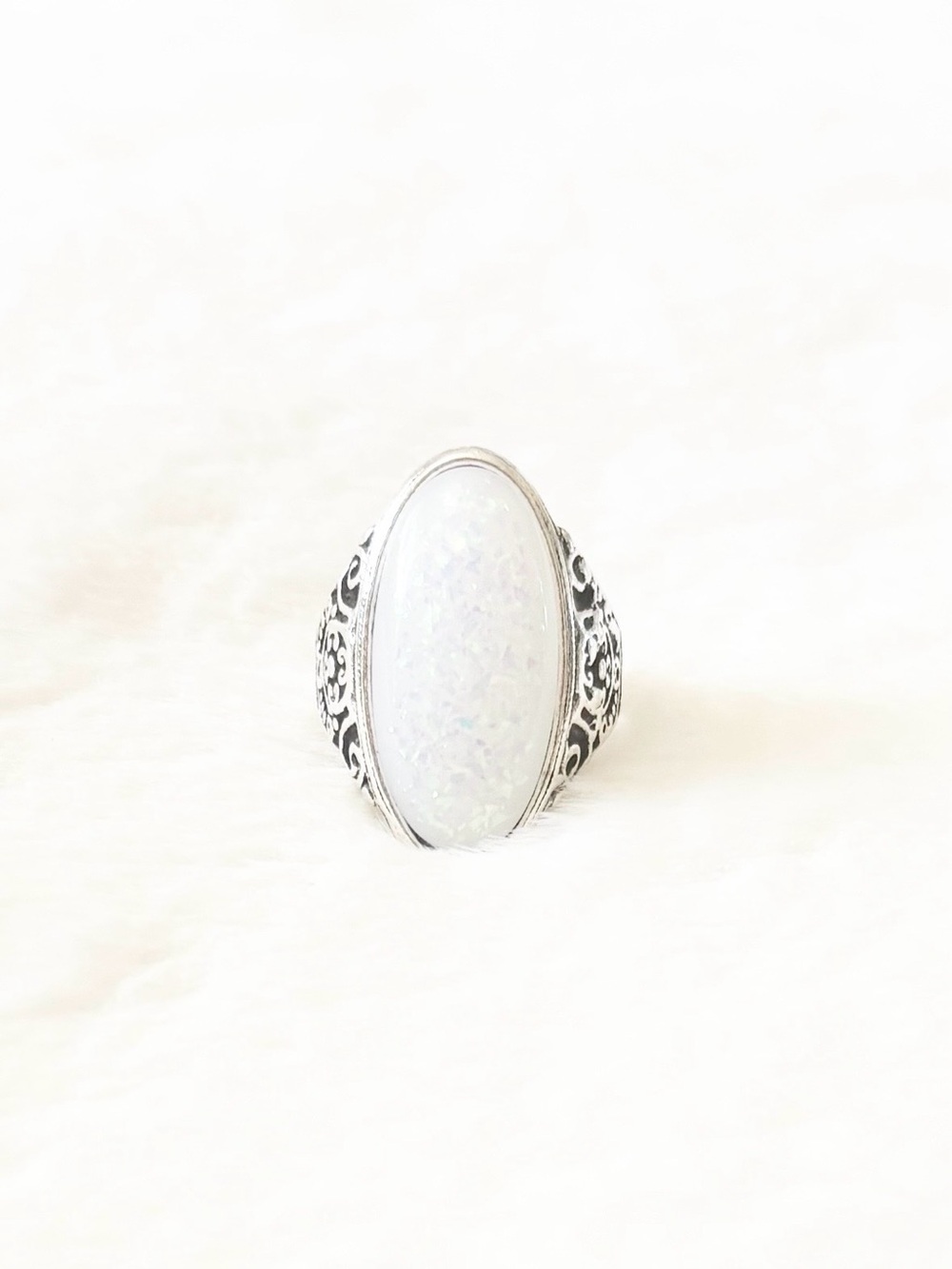 5/$15 🩷 MUST BUNDLE Silver White Opal Oval Statement Ring